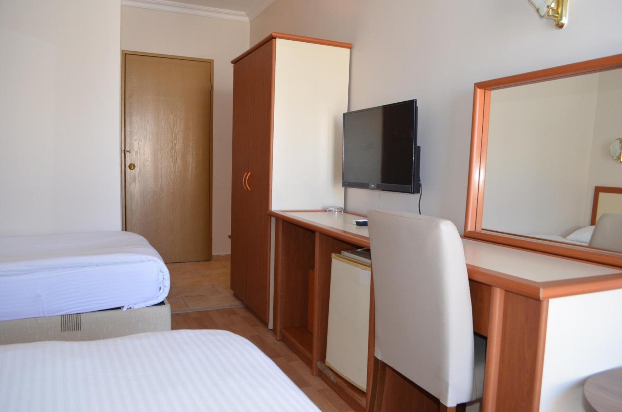 Grand Milano Hotel Ayvalı Quarto foto